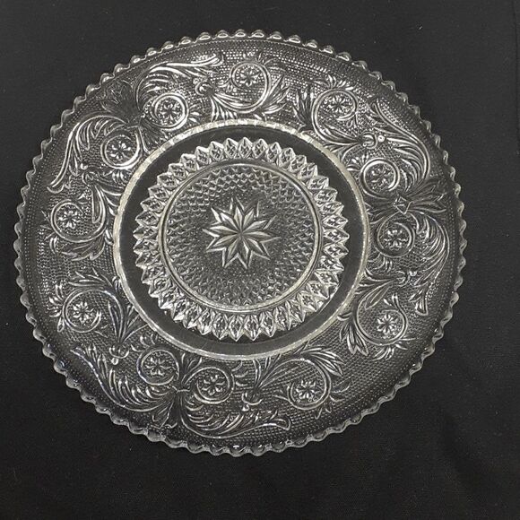 Early clear pressed glass 7" plate star and Fleur de lis pattern - Picture 1 of 4